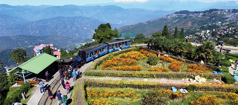 darjeeling tour with toy train